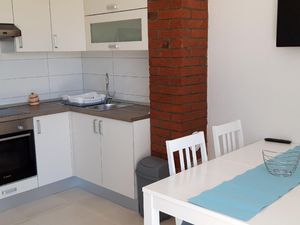 23046907-Ferienwohnung-4-Trogir-300x225-4