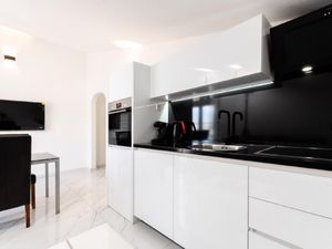 23658606-Ferienwohnung-3-Trogir-300x225-5