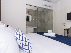 23658427-Ferienwohnung-4-Trogir-300x225-5