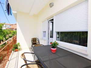 23943755-Ferienwohnung-4-Trogir-300x225-3