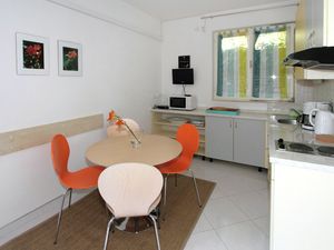 19059920-Ferienwohnung-4-Trogir-300x225-1