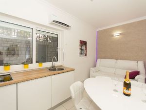 19289927-Ferienwohnung-0-Trogir-300x225-3