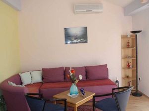 19367632-Ferienwohnung-0-Trogir-300x225-1