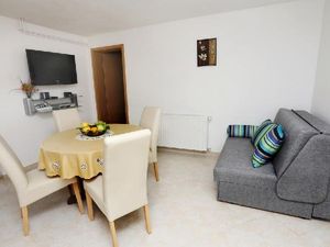 23072695-Ferienwohnung-4-Trogir-300x225-5