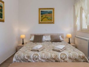 23309401-Ferienwohnung-3-Trogir-300x225-4