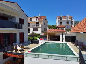 23855726-Ferienwohnung-4-Trogir-300x225-3