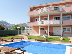 23846730-Ferienwohnung-6-Trogir-300x225-5