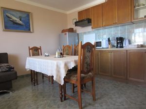 23943793-Ferienwohnung-3-Trogir-300x225-1