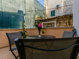 23945785-Ferienwohnung-2-Trogir-300x225-1