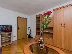 23945785-Ferienwohnung-2-Trogir-300x225-1