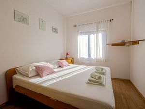 23940515-Ferienwohnung-5-Trogir-300x225-1