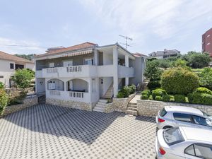 23941117-Ferienwohnung-4-Trogir-300x225-3