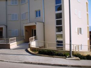 23941124-Ferienwohnung-4-Trogir-300x225-3