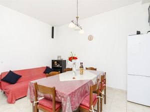 23942110-Ferienwohnung-6-Trogir-300x225-1