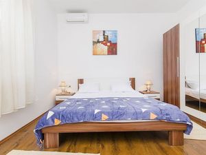 23942110-Ferienwohnung-6-Trogir-300x225-5