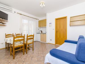 23942440-Ferienwohnung-3-Trogir-300x225-2