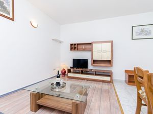 23942442-Ferienwohnung-3-Trogir-300x225-3