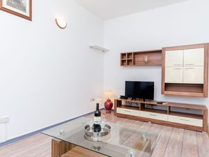 23942442-Ferienwohnung-3-Trogir-300x225-4