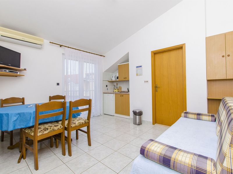 23942441-Ferienwohnung-3-Trogir-800x600-2