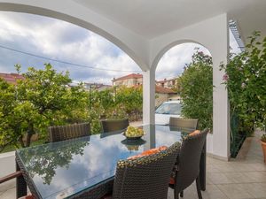 23943027-Ferienwohnung-6-Trogir-300x225-0