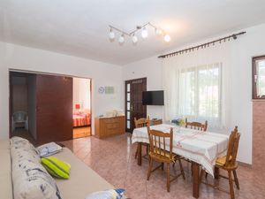 23943026-Ferienwohnung-6-Trogir-300x225-2