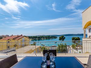 23947116-Ferienwohnung-4-Trogir-300x225-0