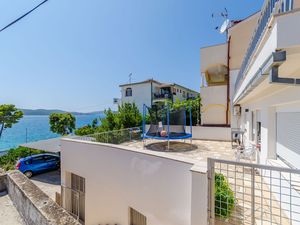 23947116-Ferienwohnung-4-Trogir-300x225-4