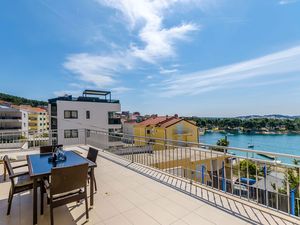 23947116-Ferienwohnung-4-Trogir-300x225-5