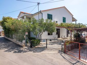 23943143-Ferienwohnung-4-Trogir-300x225-3