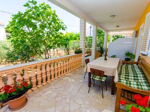 23943159-Ferienwohnung-3-Trogir-300x225-4