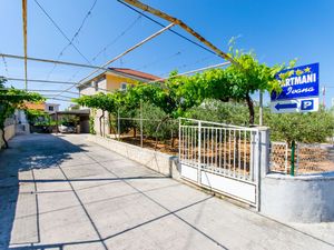 23943159-Ferienwohnung-3-Trogir-300x225-5