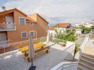 23944593-Ferienwohnung-5-Trogir-300x225-4