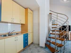 23944592-Ferienwohnung-6-Trogir-300x225-3