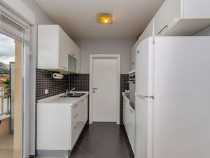 23945807-Ferienwohnung-5-Trogir-300x225-4