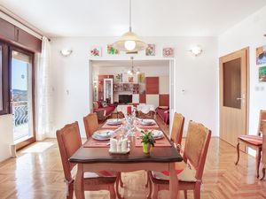 23944696-Ferienwohnung-4-Trogir-300x225-4