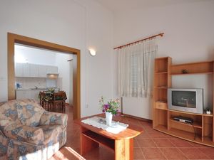 23723001-Ferienwohnung-4-Trogir-300x225-1