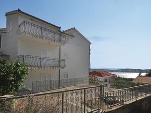 23723001-Ferienwohnung-4-Trogir-300x225-2