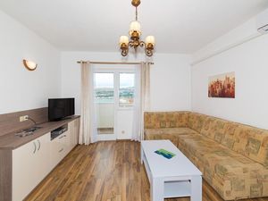 23724643-Ferienwohnung-4-Trogir-300x225-2