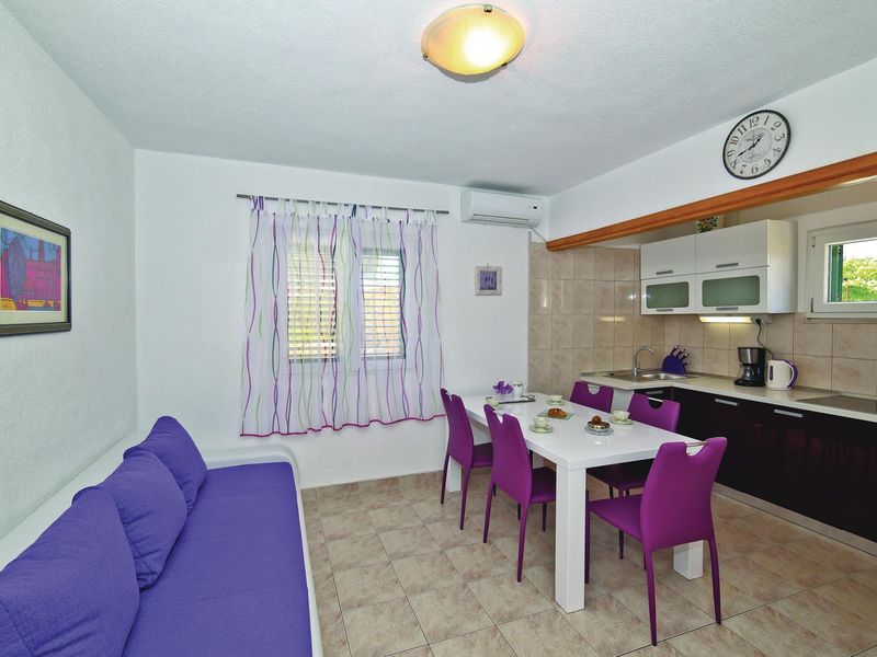 23727791-Ferienwohnung-5-Trogir-800x600-1