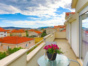 23740080-Ferienwohnung-6-Trogir-300x225-2