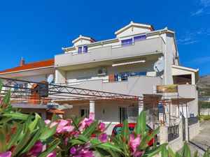 23740080-Ferienwohnung-6-Trogir-300x225-3