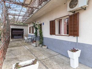 23745460-Ferienwohnung-4-Trogir-300x225-4