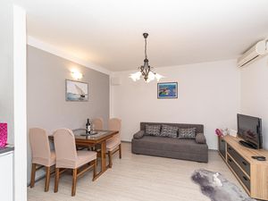 23745460-Ferienwohnung-4-Trogir-300x225-5