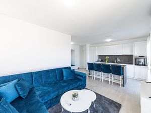 23746791-Ferienwohnung-5-Trogir-300x225-3