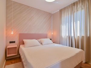 23888006-Ferienwohnung-4-Trogir-300x225-2