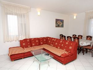 18323377-Ferienwohnung-6-Trogir-300x225-2