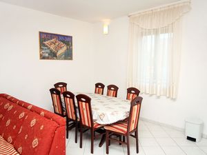 18323377-Ferienwohnung-6-Trogir-300x225-3