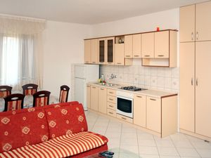 18323377-Ferienwohnung-6-Trogir-300x225-4