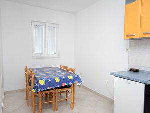 18321673-Ferienwohnung-4-Trogir-300x225-1