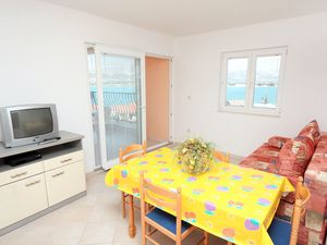 18322596-Ferienwohnung-2-Trogir-300x225-0